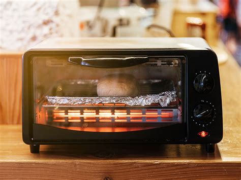 Is It Ok to Put Aluminum Foil in Toaster Oven