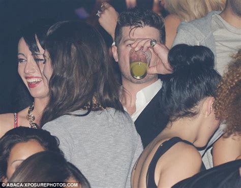 Married Robin Thicke Dirty Dances With Stunning Woman At Paris Nightclub Daily Mail Online