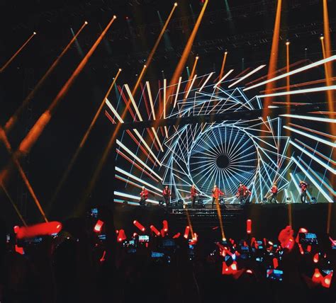 It's not like the winner fans can see winner everyday, it was such a precious moment, but they're playing other idols' video by accident. WTK REVIEW: iKON Brings The House Down During First ...