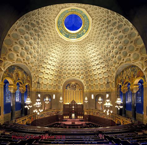 Wilshire Boulevard Temple Gets A Facelift For The Curious