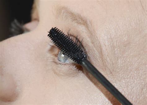 Woman Putting Mascara On The Eyelashes Stock Image Image Of Fashion