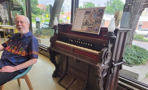 At Brattleboro Concert Old Fashioned Pump Organs Are Back In The