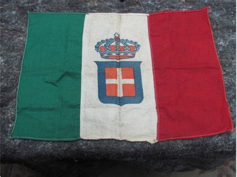 The flag of germany is a tricolour consisting of three equal horizontal bands displaying the national colours of germany: WW2 Italian flag