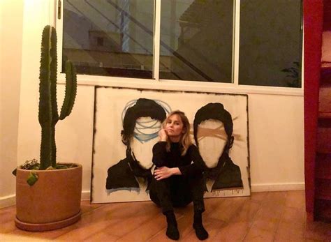 Check spelling or type a new query. Fernanda Nobre e Marina Moschen faz fotos com obra de arte ...