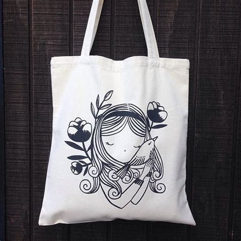 Download 10719+ Tote Bag Mockup Vk Zip File - Free photorealistic t-shirt mockups