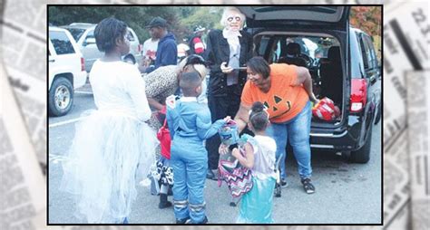 community trunk or treat event draws large crowd ws chronicle