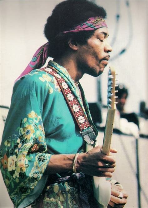 In playing the woodstock music & art fair in august 1969, jimi joined forces with an eclectic ensemble called gypsy sun & rainbows featuring jimi hendrix, mitch mitchell, billy cox, juma sultan, and jerry velez. Pin by Oana Raluca Hutanu on Music and Fashion | Jimi ...