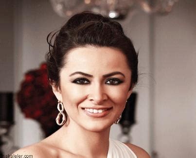Fatoş sarıgül, gerek şık giyim tarzıyla, gerekse başrolü oynadığı sosyal sorumluluk projeleri ile adından bahsettirmektedir. Fatoş Sarıgül Kimdir