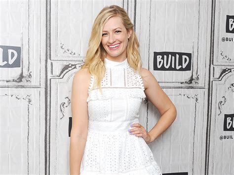 ‘2 Broke Girls Actress Beth Behrs Surprising Way To Deal With Panic