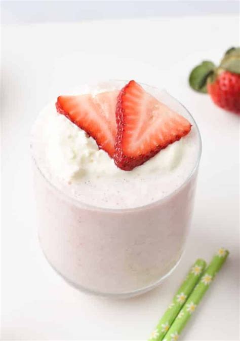 Add the coconut milk slowly based on your desired smoothie thickness. Keto Strawberry Smoothie in 2020 | Breakfast smoothie ...