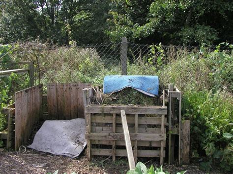 Read gardening expert val bourne on how to make a compost heap and how to use compost from both hot and cold heaps. How to Build Compost Bins from Pallets - Allotment & Gardens
