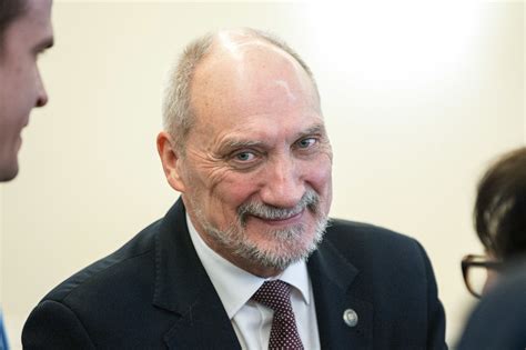 Podrygujący Antoni Macierewicz w Sejmie – Wprost