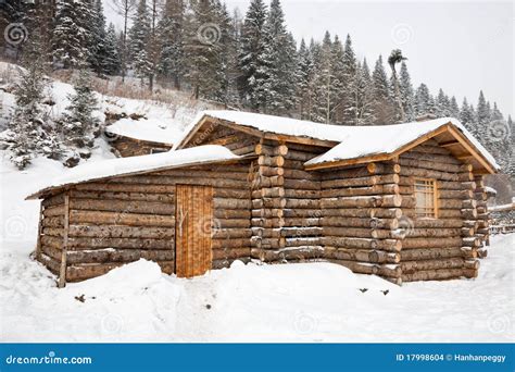 Winter Log Cabin Stock Images Image 17998604