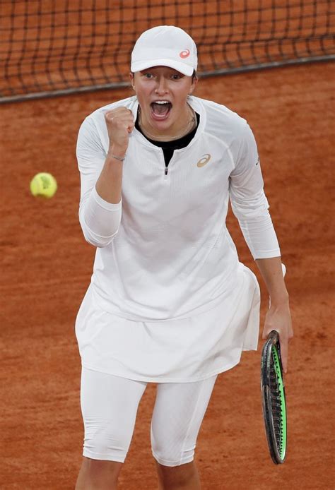 She is the youngest player in the top ten of the women's tennis association rankings, an. Iga Świątek wygrała zakład z trenerem. Co czeka Piotra ...