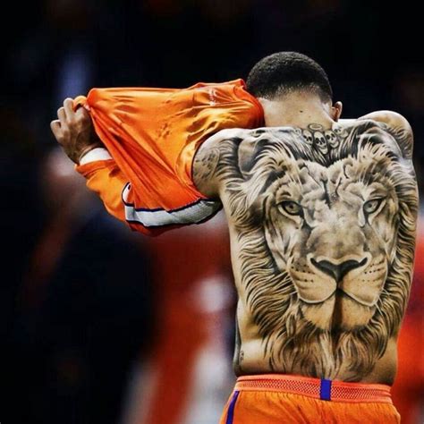 Der löwe ist das wappentier der holländer, das wiederum dem wappen des hauses nassau entstammt. Memphis Depay. | Tatuagem leão nas costas, Tatoo futebol ...