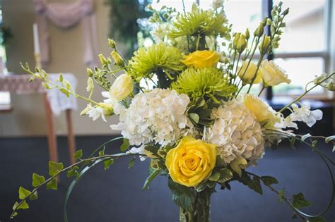 Simple Fresh And Beautiful Alter Flowers For A Spring Wedding Spider