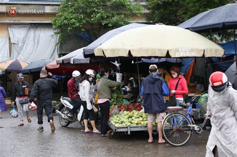 Nếu đề xuất được thông qua, việc nới nhà hàng ăn uống cũng vậy, sẽ phải đảm bảo nguyên tắc đảm bảo phòng chống dịch. Người dân Hà Nội hồ hởi đi chợ trong ngày đầu nới lỏng ...