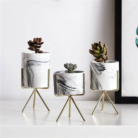 Setiap orang pasti ingin mempunyai pesta pernikahan yang mewah dan modern. 3Pcs Pot Bunga Keramik Warna Gold untuk Dekorasi Rumah / Pernikahan | Shopee Indonesia