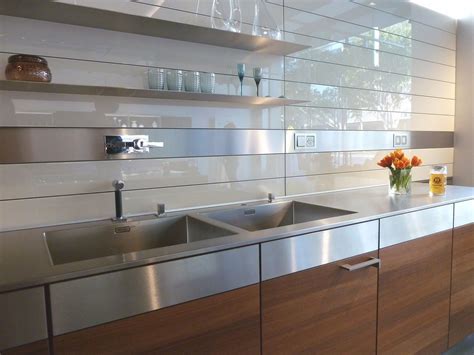 Kitchen Rear Wall Has A Backlit Glass Niche With Integrated Socket 15