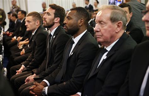 Leicester city football club) เป็นสโมสรฟุตบอลอาชีพของอังกฤษ มีสนามเหย้า คือ คิงเพาเวอร์สเตเดียมในเมืองเลสเตอร์ ปัจจุบันเล่น. นักเตะเลสเตอร์ ซิตี้ ร่วมฟังสวดอภิธรรม เจ้าสัววิชัย ก่อน ...