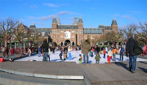From wikipedia, the free encyclopedia. File:Museumplein schaatsbaan.jpg - Wikimedia Commons