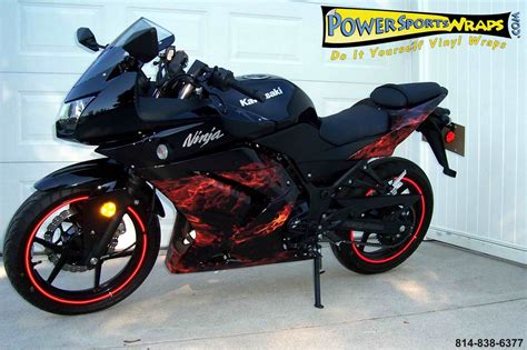 The ratio of cylinder compression was augmented from 12.0:1 to 12.4:1 and also the timing advance for ignition. Bikes World: Kawasaki Ninja 250R Black