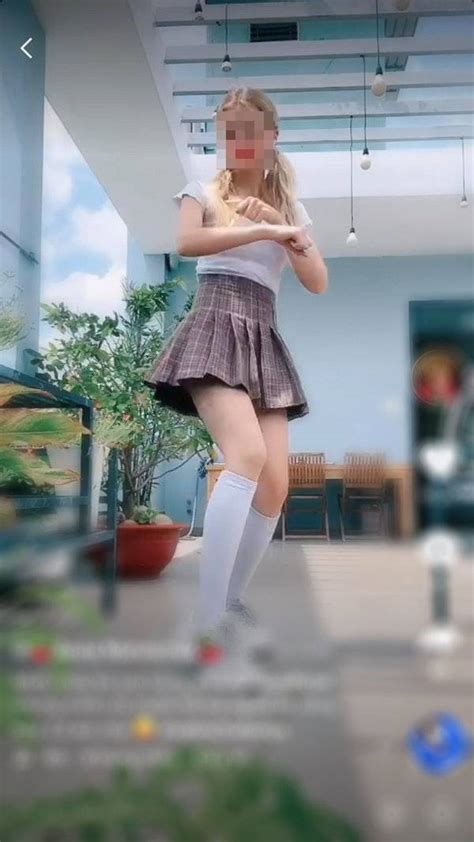 May 28, 2021 · trái ngược với vợ cũ, hoài lâm dường như biến mất từ khi hôn nhân của anh có dấu hiệu khó cứu vãn từ cuối năm 2019.suốt thời gian đó, anh được cho là về quê nhà vĩnh long (cách tp hcm khoảng 200 km), sống cùng bố mẹ nuôi tại một căn nhà kết hợp kinh doanh quán cafe. Hotgirl bị nghi là 'tiểu tam' trong clip đánh ghen của ...