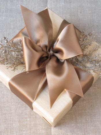 These useful gifts and gadgets from retailers like amazon and etsy include gift ideas like bluetooth speakers, veggie grow lamps, and breathable masks. 5 Secrets For Elegant Gift Wrapping For Valentines Day ...