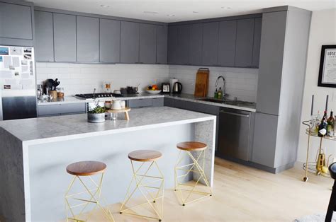You need to have at least one metre (40 inches) between the worktop/cabinets and the run. How Much Walking Space Is Required Around a Kitchen Island ...