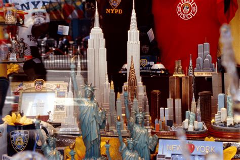41 Best New York Souvenirs And Nyc Ts From A Local