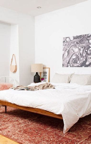 Five Ways To Decorate The Empty Space Above Your Bed