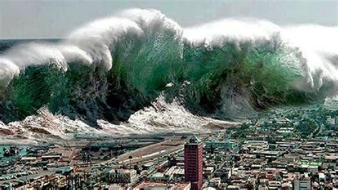 5 Biggest Waves On Earth Caught On Tape Tsunami Tsunami Waves