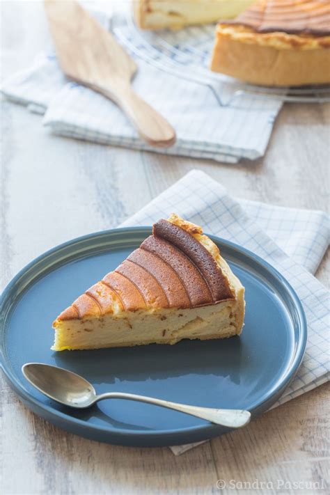 Ajoutez le pot de crème fraîche.versez la préparation dans le. Tarte au Fromage blanc Alsacienne | Recette | Tarte au ...