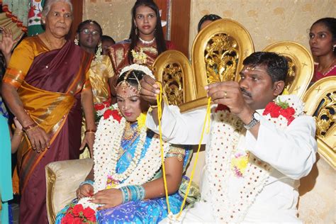 Adat resam perkahwinan agama hindu. Budaya Kaum India: ADAT RESAM DALAM PERKAHWINAN KAUM INDIA