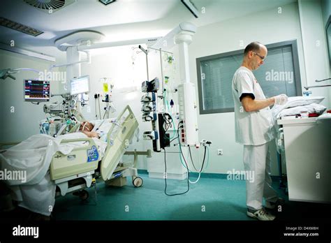 Intensive Care Unit Stock Photo Alamy