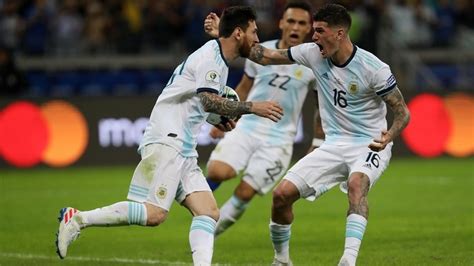 نجح المنتخب البرازيلى فى التتويج بلقب كوبا أمريكا 2019، للمرة التاسعة فى تاريخه وإسعاد جماهيره خلال المسابقة التى أقيمت على أراضى السامبا. المنتخبات المتأهلة لربع نهائي كوبا أمريكا 2019 | وكالة سوا ...
