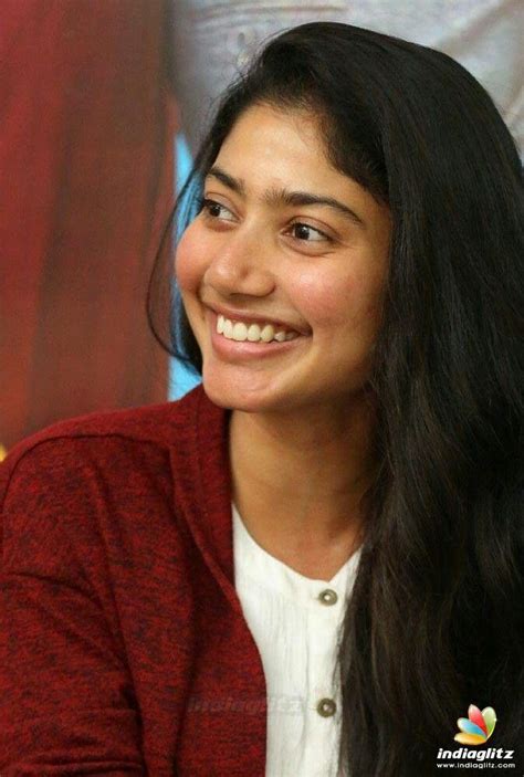 The definition of beauty is endless! Pin by Chitti on Sai pallavi hd images in 2020 | Actress ...