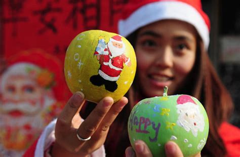 Explainer Why China Celebrates Christmas With Apples