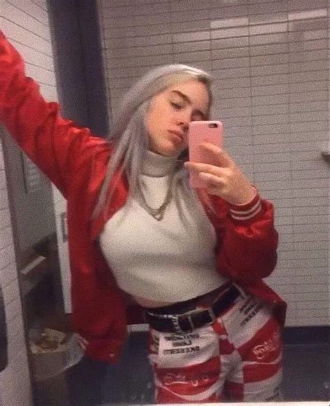 Billie Eilish Billie eilish Billie Lesbianas besándose