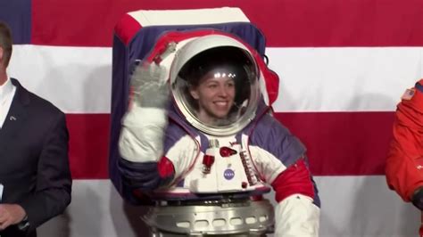 Combien D Astronautes Dans L Iss - La Nasa a dévoilé les nouvelles combinaisons des astronautes
