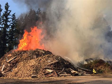 Fire crews deal with heavy smoke from compost, wood chip fire in Cornelius - oregonlive.com