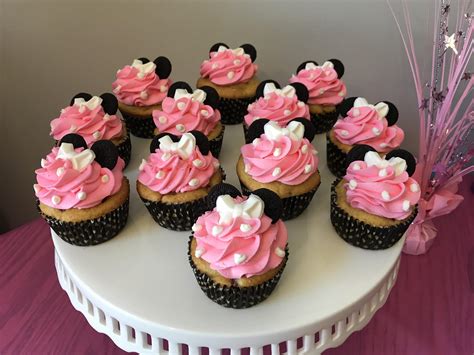 Made Some Minnie Mouse Inspired Cupcakes For My Daughters 1st Birthday