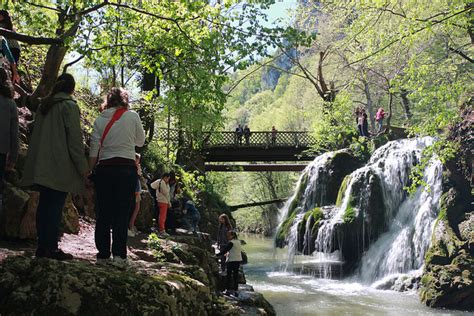 Hidden in the anina mountains, bigar waterfall is truly spectacular. Alerta printre turisti! Ce se intampla la Cascada Bigar ...