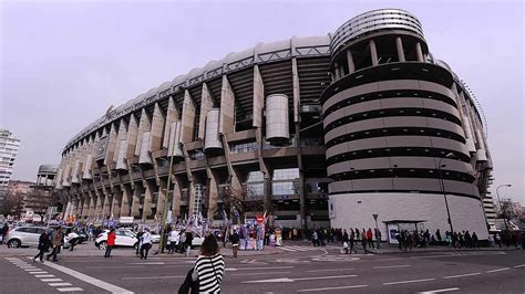 Panoramic view of the stadium. Real Madrid will Bernabeu-Stadion um 500 Mio Euro umbauen ...