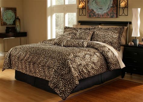 Jungle queen complete bed ensemble. 7 Piece Leopard Animal Kingdom Bedding Comforter Set