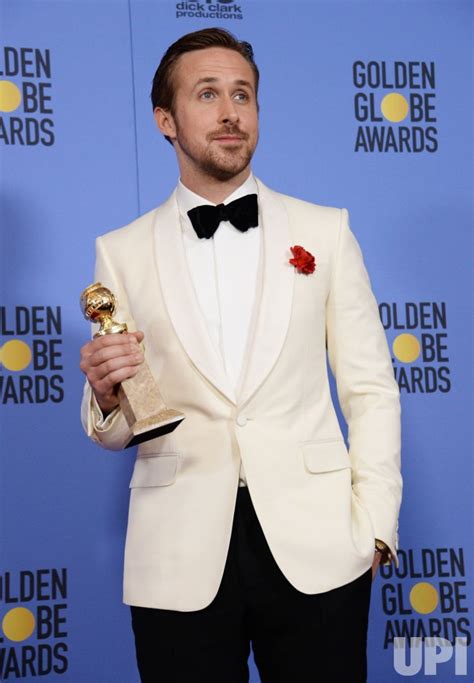 Photo Ryan Gosling Wins Best Actor Award At The 74th Annual Golden