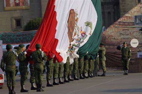 la bandera mexicana un emblema plagado de símbolos y bajapress