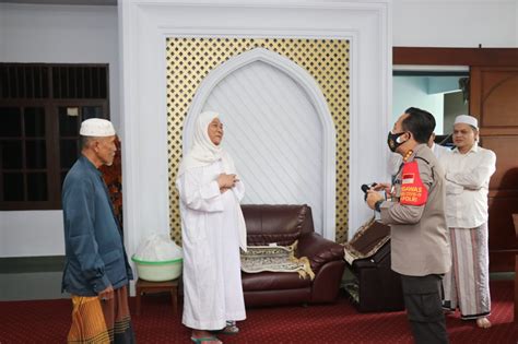 Uci turtusi (abah or abuya uci) is a great cleric highly respected and admired by. Sebelum Babak Belur Dihajar Santri, Pria Bermotor RX King ...