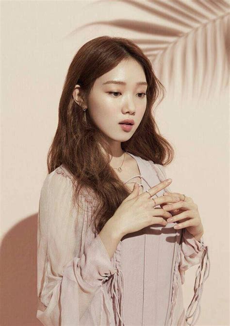 Back in january, lee sung kyung discussed having guy friends in an interview: Happy Lee Sung Kyung Day/ Biblee | K-Pop Amino