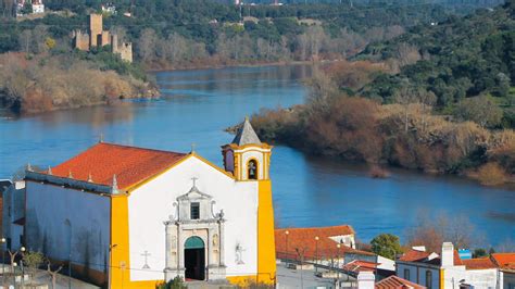 Castelo De Almourol Imponente E Místico 2022 Planet Portugal